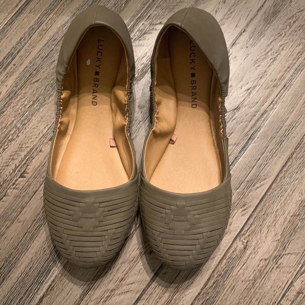 Lucky Brand Military Green Woven leather flats 7.5